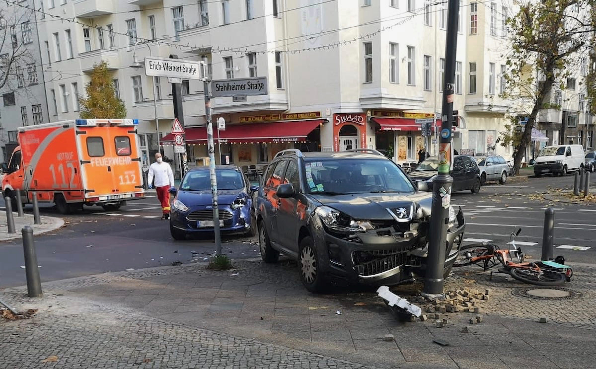 Verkehrsunfall Stahlheimer Straße / Erich-Weinert-Straße, 10439 Berlin, Humannplatz, 13.11.2022, November 2022